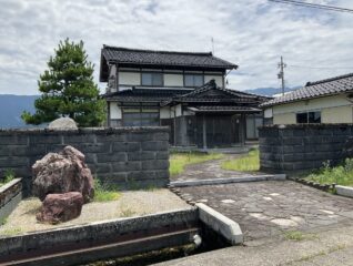 南砺市信末中古住宅 サムネイル